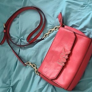 Michael Kors Crossbody coral EUC like new
